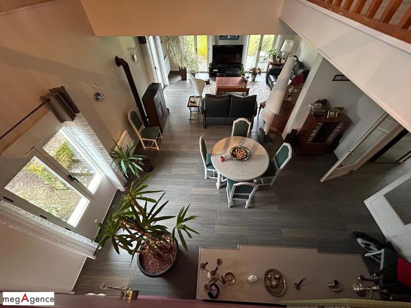 Maison - 216 m² - 8 pièces