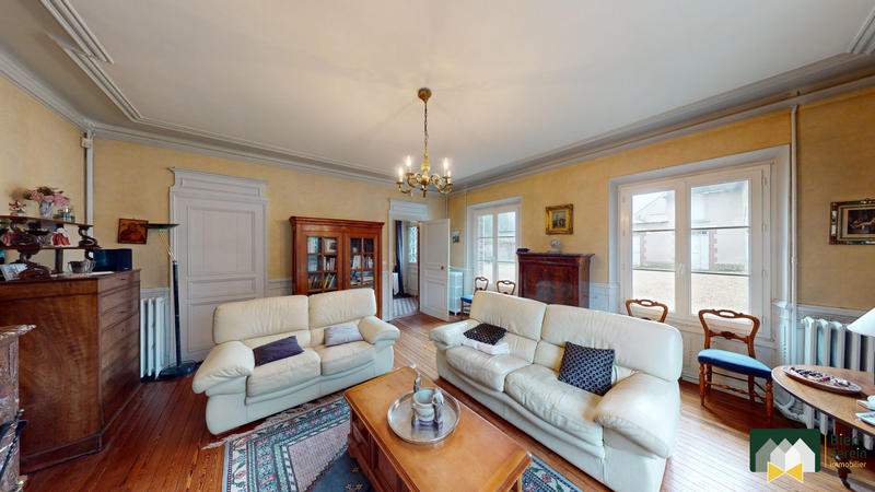 Maison - 247 m² - 8 pièces