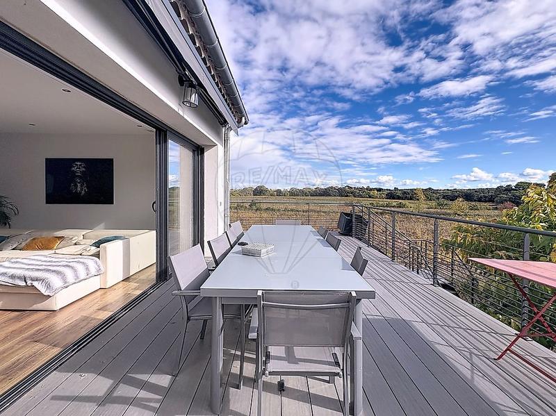 Maison - 207 m² - 7 pièces