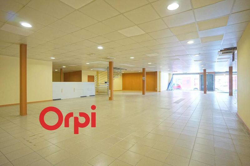 Local commercial - 592 m²