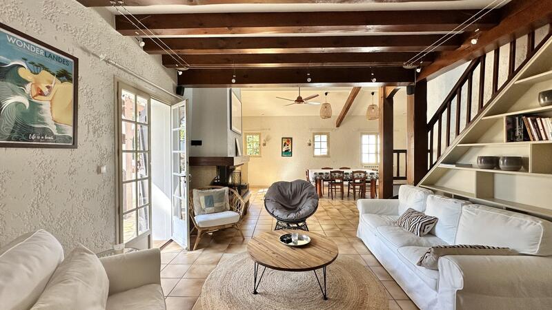 Maison - 220 m² - 7 pièces