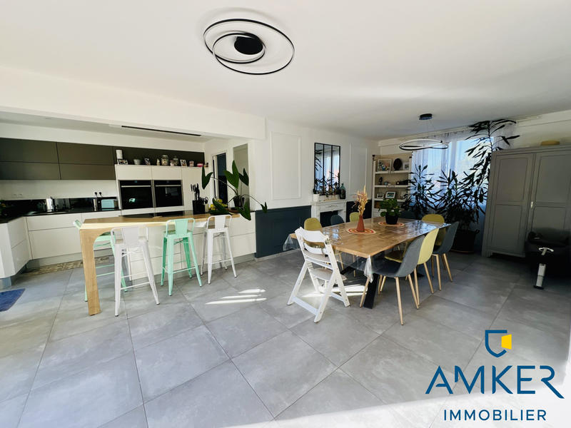 Maison - 200 m² - 7 pièces