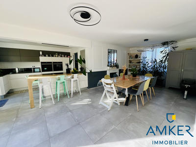 Maison - 200 m² - 7 pièces