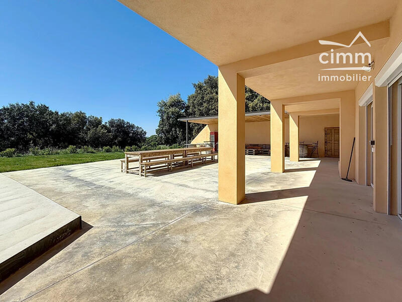 Maison - 280 m² - 15 pièces