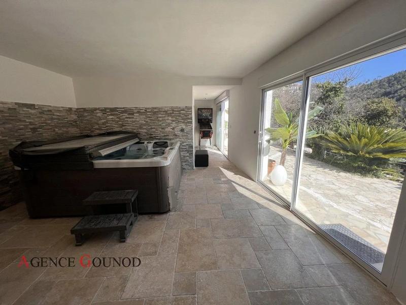 Villa - 500 m² - 6 pièces