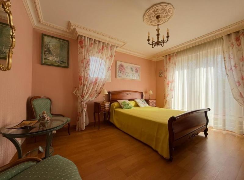 Maison - 254 m² - 12 pièces