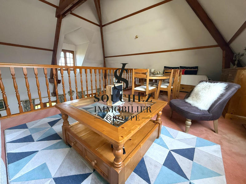 Maison - 202 m² - 7 pièces