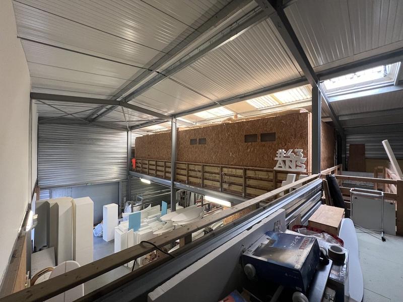 Local d'activités - 563 m² - 13 pièces