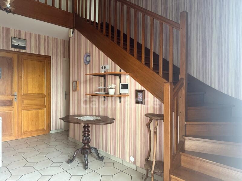 Maison - 179 m² - 9 pièces