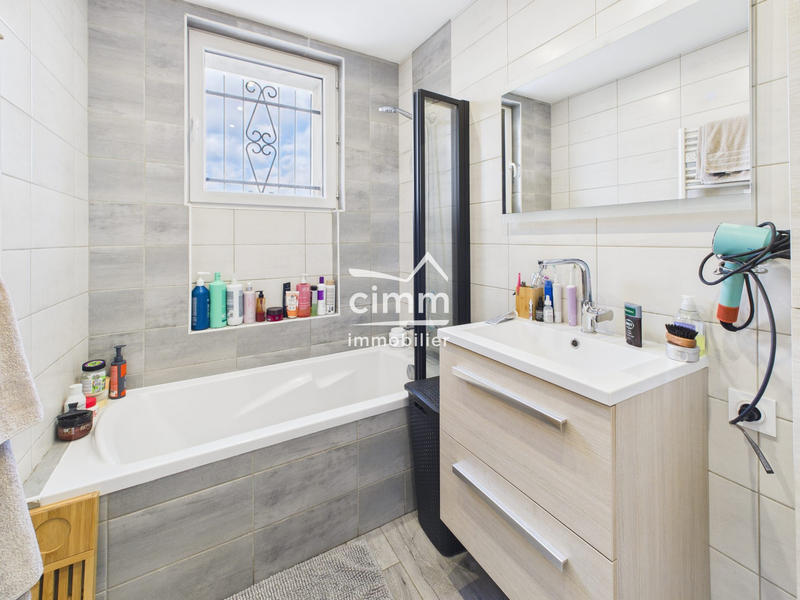 Appartement - 80 m² - 4 pièces