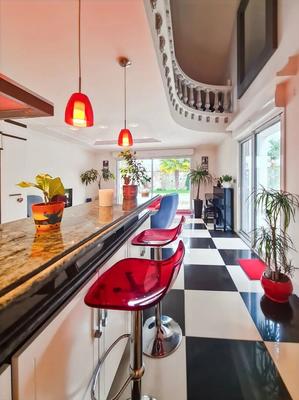 Maison - 230 m² - 7 pièces