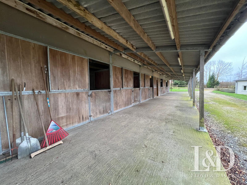 Maison - 330 m² - 9 pièces