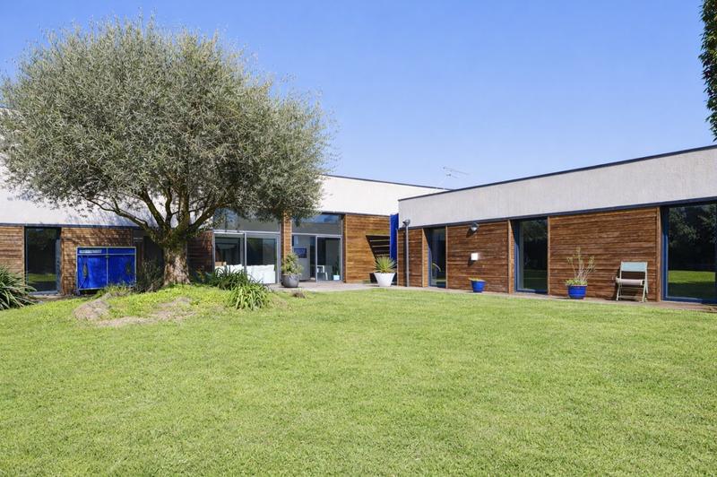 Maison - 203 m² - 9 pièces