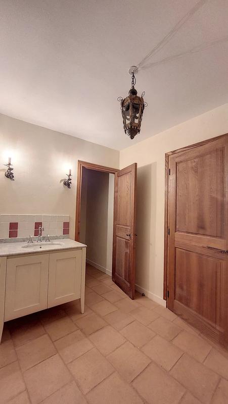 Maison - 584 m² - 14 pièces