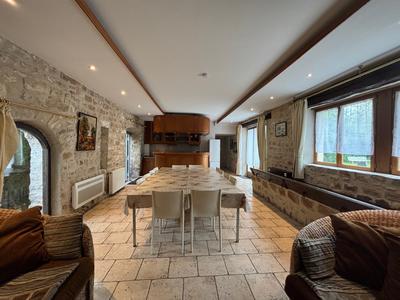 Maison ancienne - 546 m² - 23 pièces