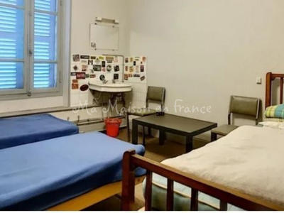 Maison - 250 m² - 12 pièces