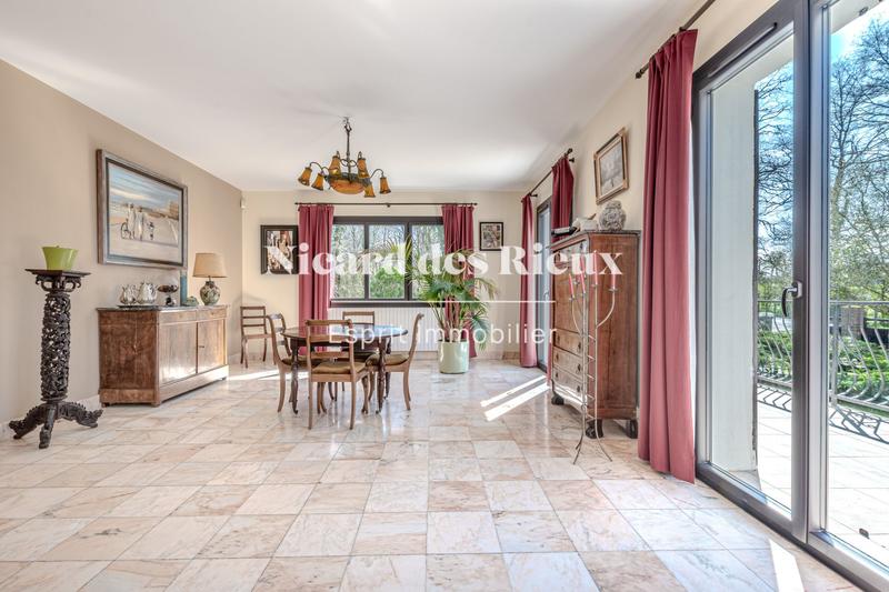 Maison - 260 m² - 7 pièces