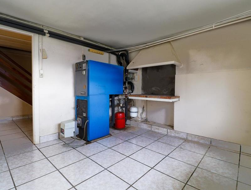 Maison - 241 m² - 9 pièces