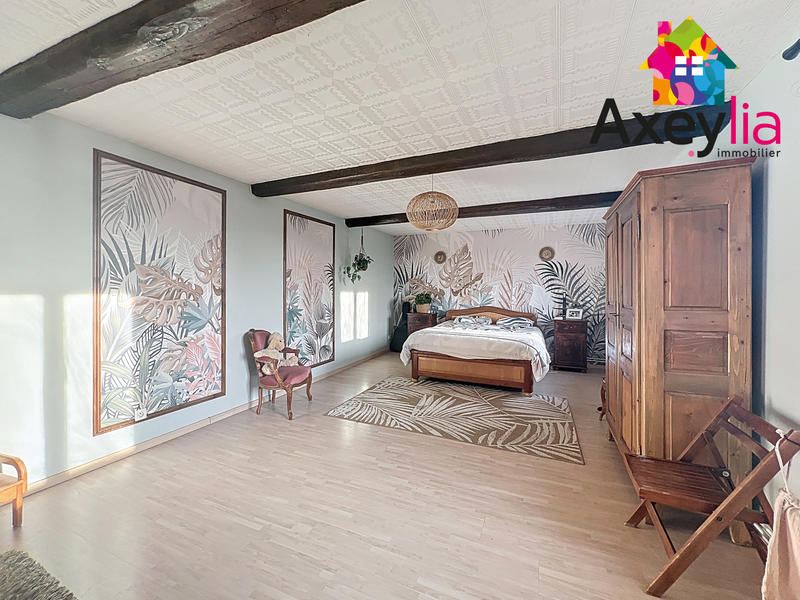 Maison - 234 m² - 9 pièces