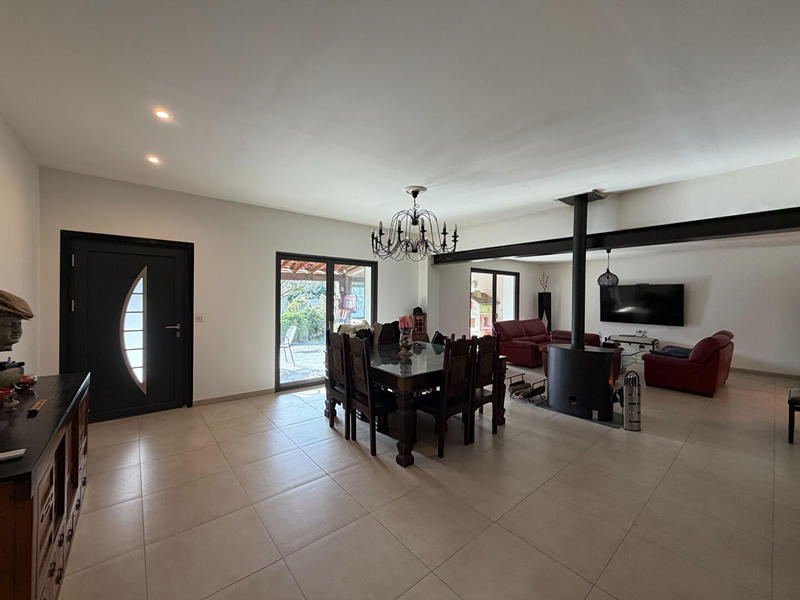 Maison - 300 m² - 9 pièces