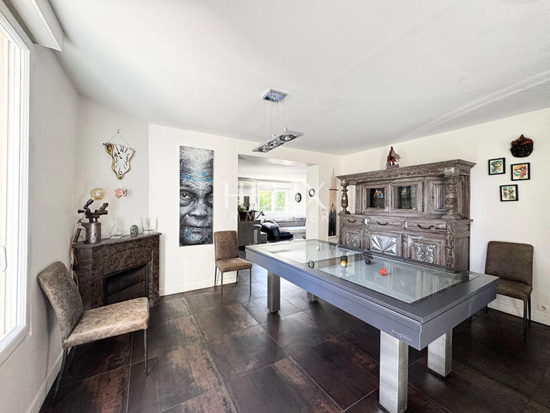 Maison - 163 m² - 9 pièces