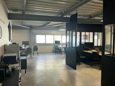 Local d'activité / Entrepôt - 258 m²