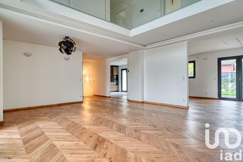 Maison - 245 m² - 12 pièces