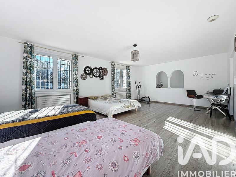 Maison - 251 m² - 7 pièces