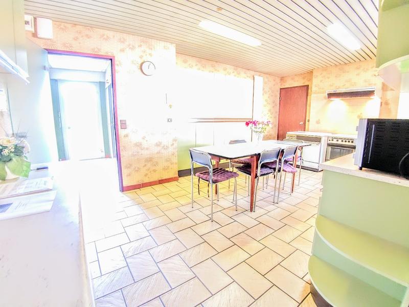 Maison - 570 m² - 8 pièces