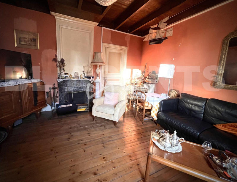 Maison - 220 m² - 6 pièces