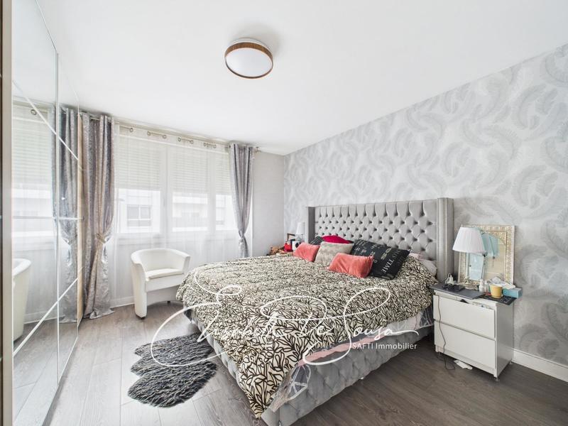 Maison - 210 m² - 8 pièces