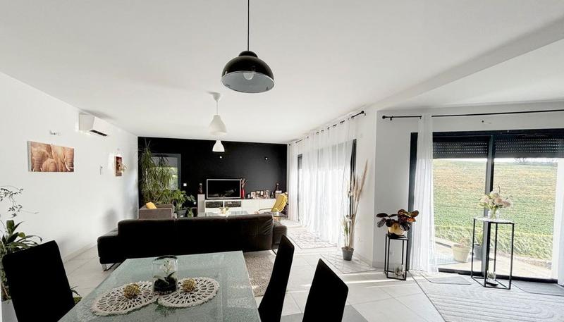 Maison - 192 m² - 6 pièces