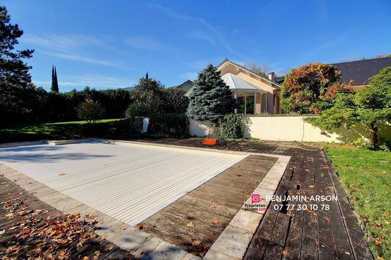 Maison - 305 m² - 9 pièces