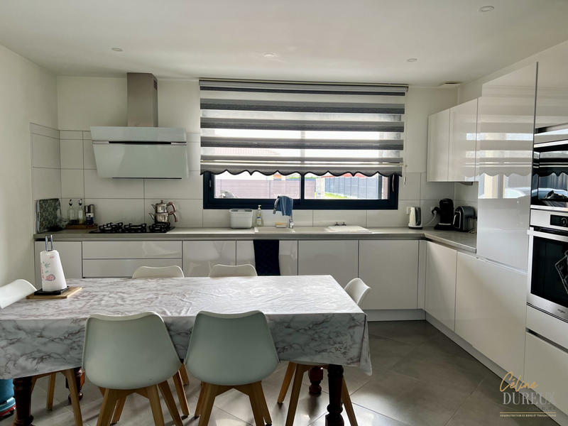 Maison - 183 m² - 7 pièces