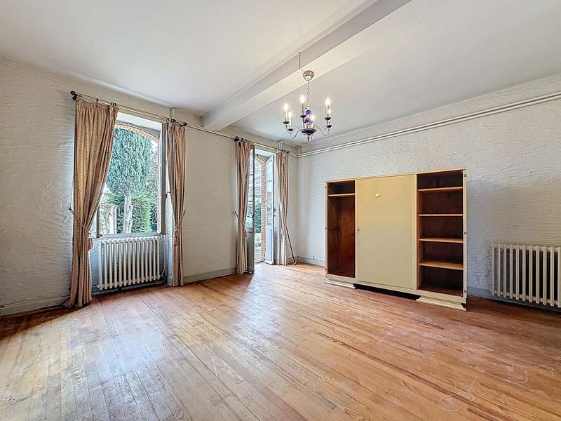 Maison - 360 m² - 7 pièces