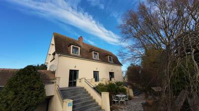 Maison traditionnelle - 199 m² - 8 pièces