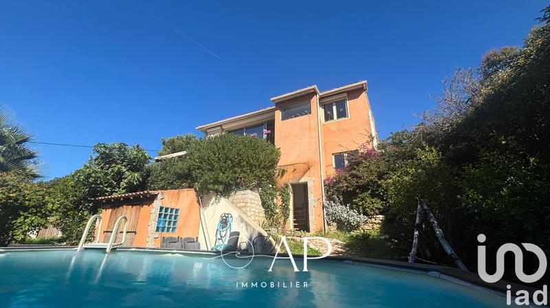 Maison - 195 m² - 8 pièces