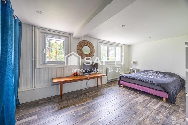 Maison - 202 m² - 7 pièces