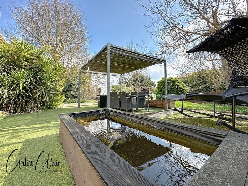 Maison - 271 m² - 9 pièces