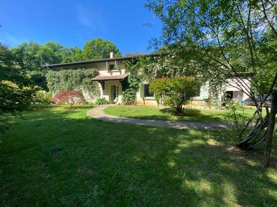 Maison - 330 m² - 9 pièces