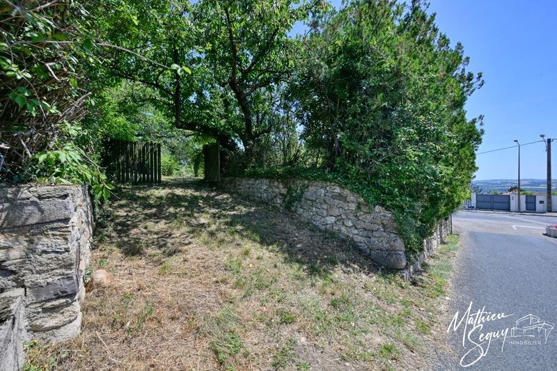 Terrain constructible - 909 m²