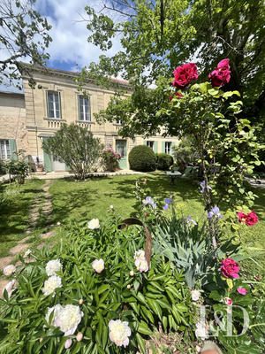 Maison - 323 m² - 10 pièces