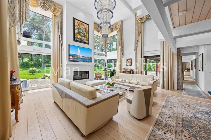 Maison - 448 m² - 9 pièces