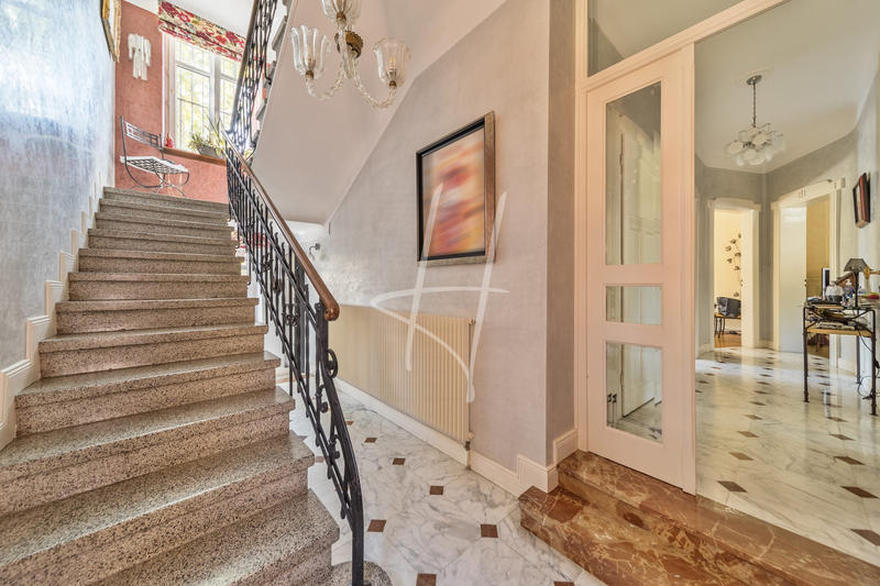 Maison - 257 m² - 10 pièces