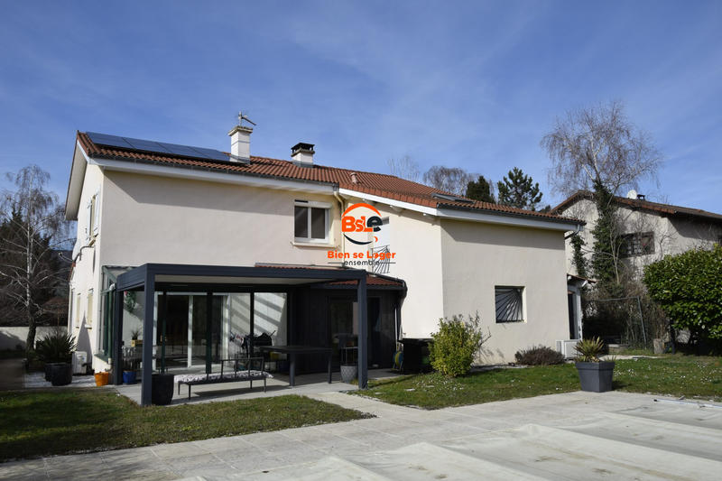 Maison - 225 m² - 8 pièces