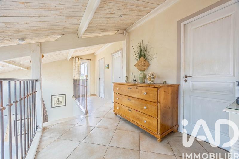 Maison - 250 m² - 7 pièces