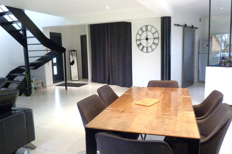 Maison - 200 m² - 8 pièces