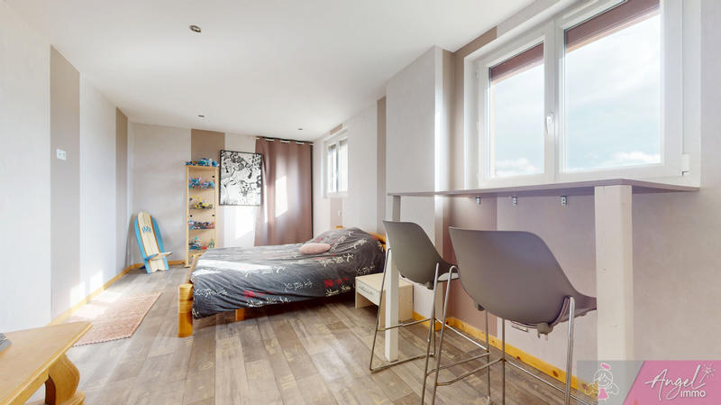 Maison - 287 m² - 10 pièces