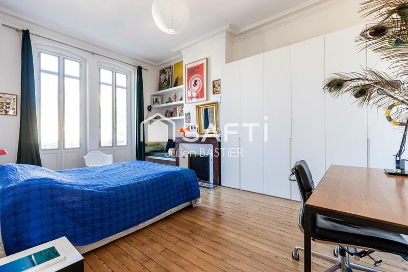 Maison - 320 m² - 11 pièces