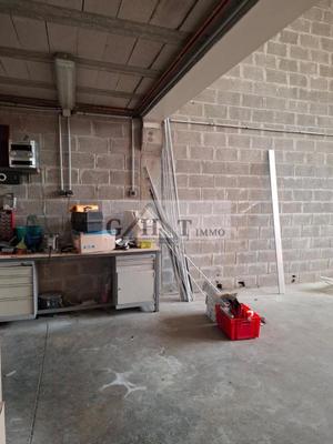 Entrepôt - 217 m²
